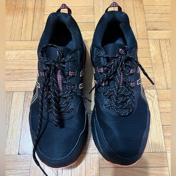 ASICS shoes - Picture 2 of 5